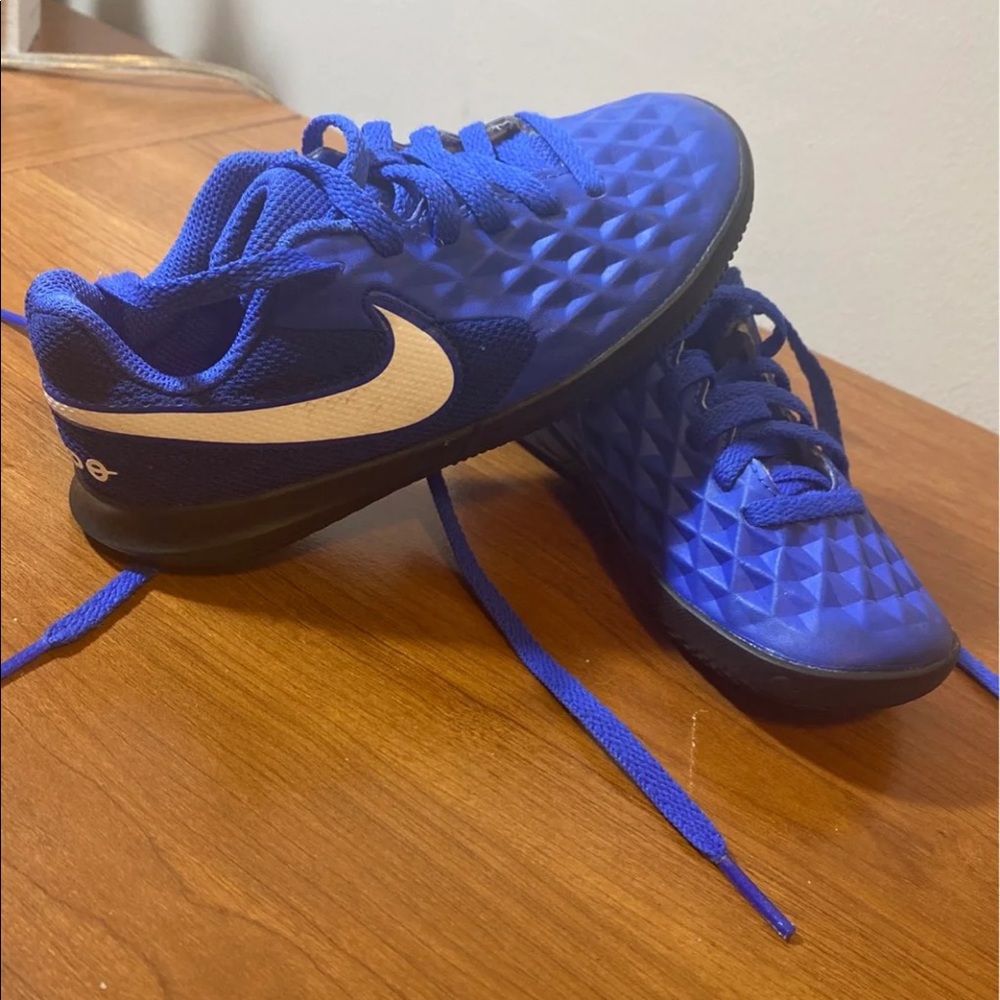 NIKE kids tiempo indoor soccer shoes - 10c